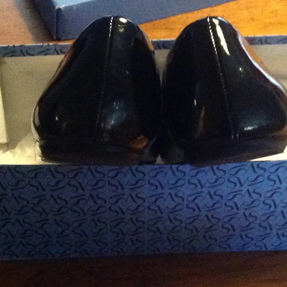 Simply Vera Wang - Picture 3 of 4